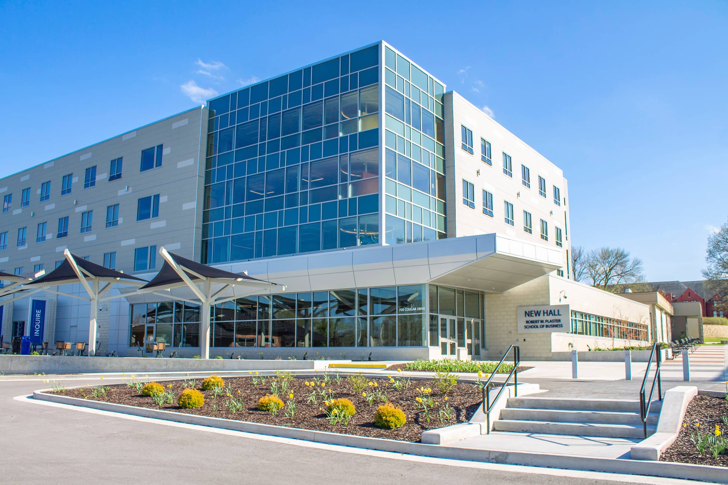 Exterior view of New Hall on Columbia College's main campus, where courses for the Master of Business Administration (MBA) degree are held.
